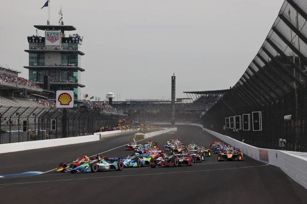 Salida en la carrera de 2025 en el circuito interior de Indianápolis