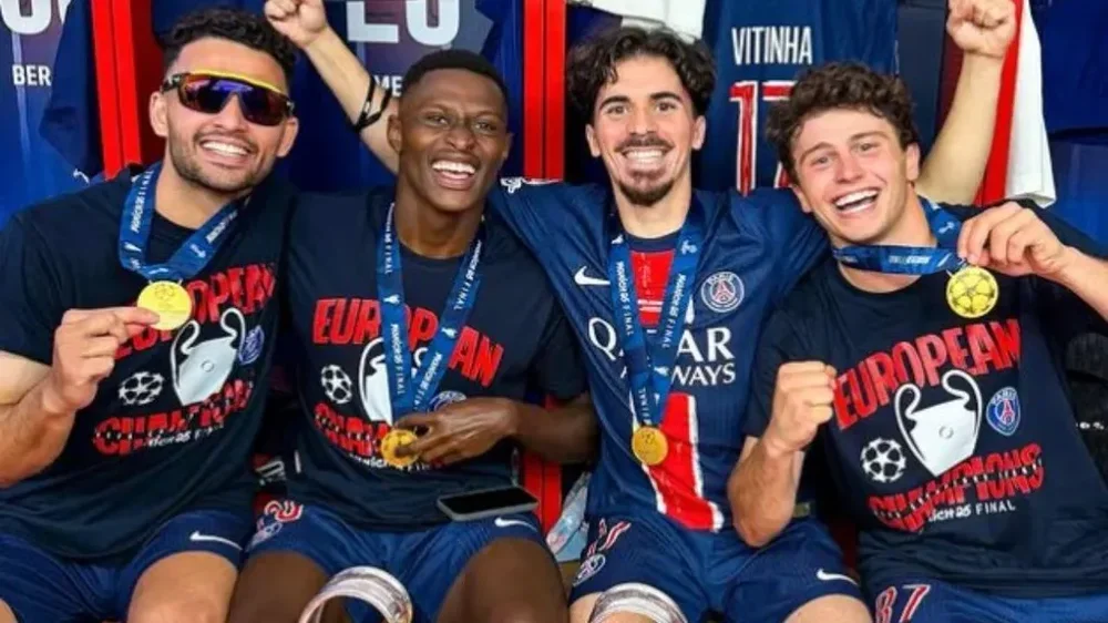 Os quatro «mosqueteiros» portugueses do PSG com a orelhuda