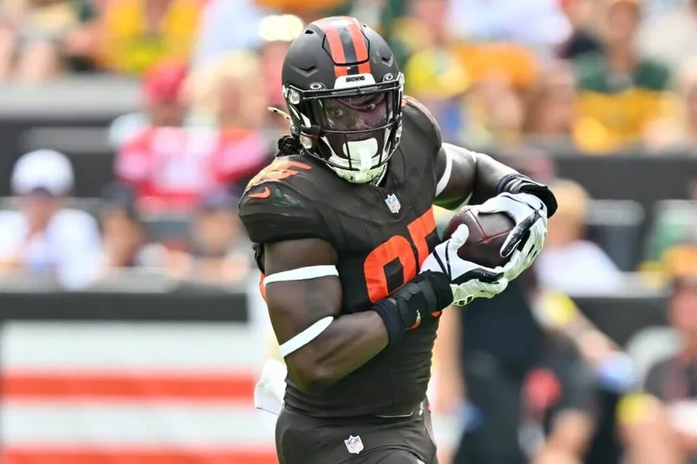 David Njoku of the Cleveland Browns catches a pass against the Green Bay Packers at Huntington Bank Field on Sept. 21, 2025, in Cleveland.