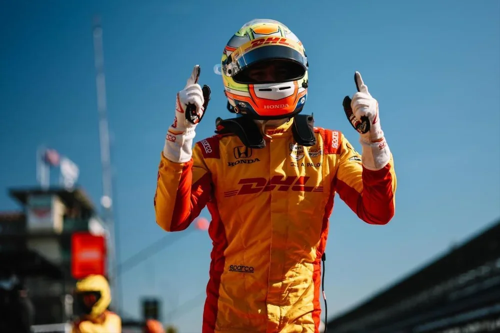 Álex Palou celebrando en el circuito interior de Indianápolis