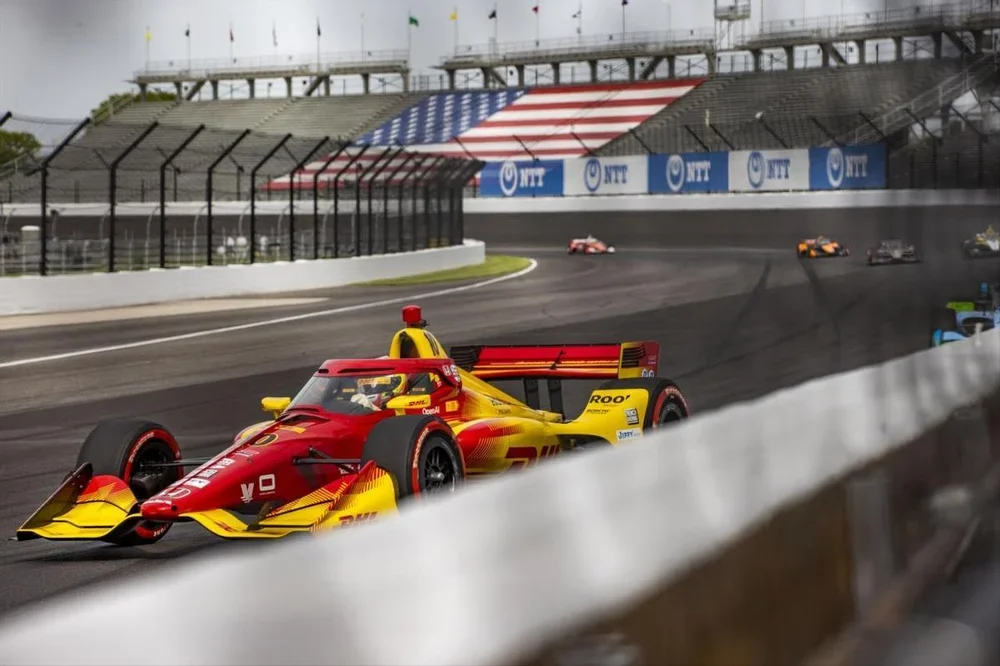Álex Palou rodando en el circuito interior de Indianápolis